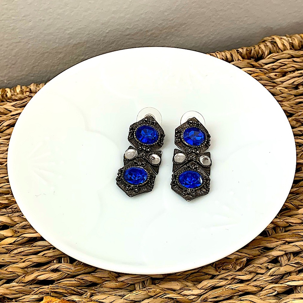 Blue and white dangly earrings